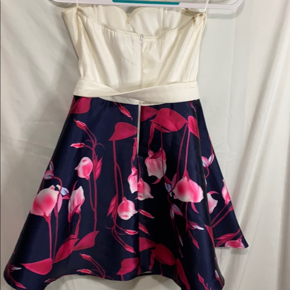 Dress - Picture 4 of 6